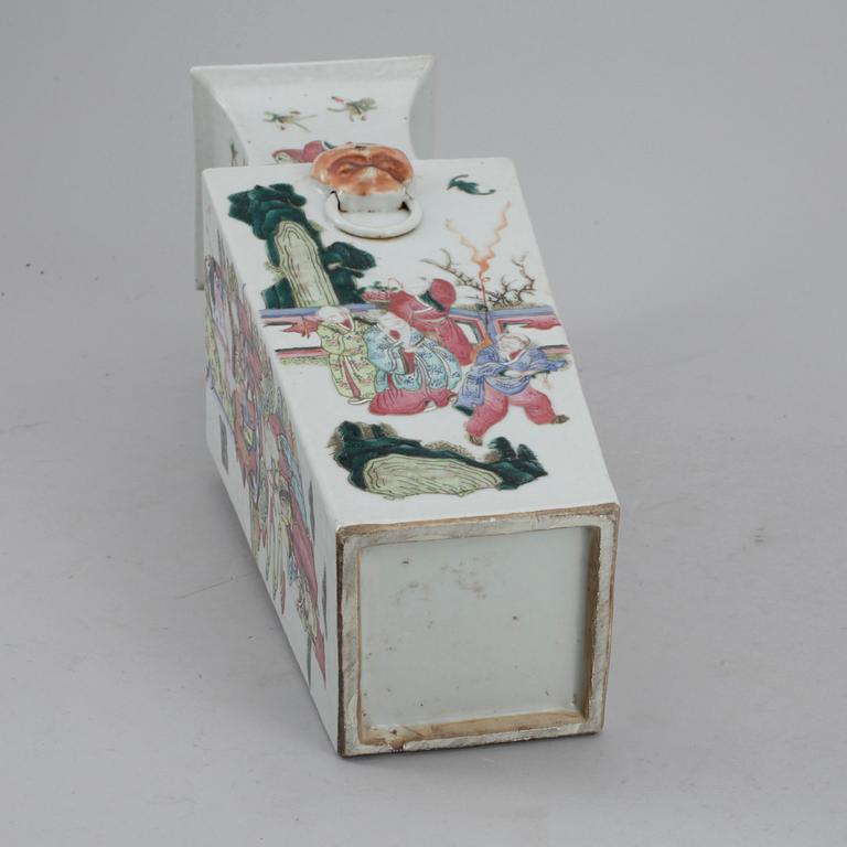 VAS, porslin, Kina, 1800-tal.
