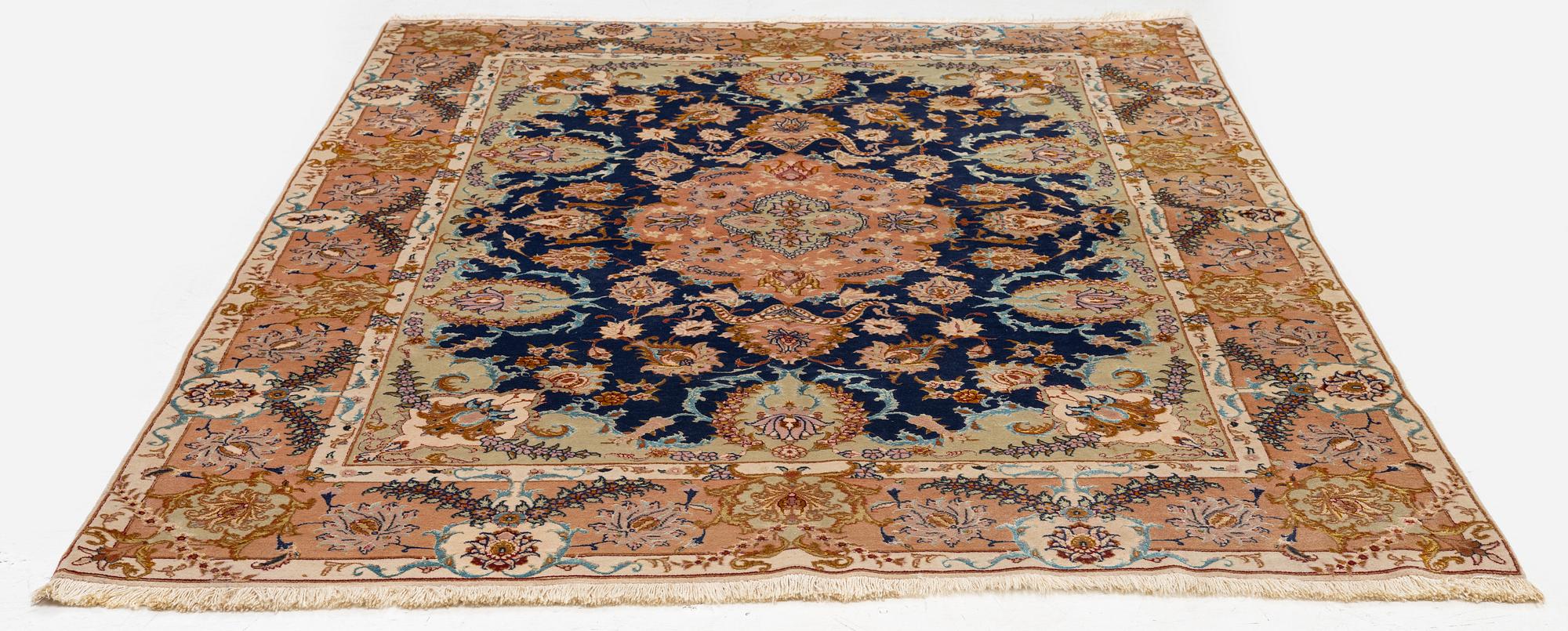 A Tabriz carpet, part silk, c. 206 x 147 cm.