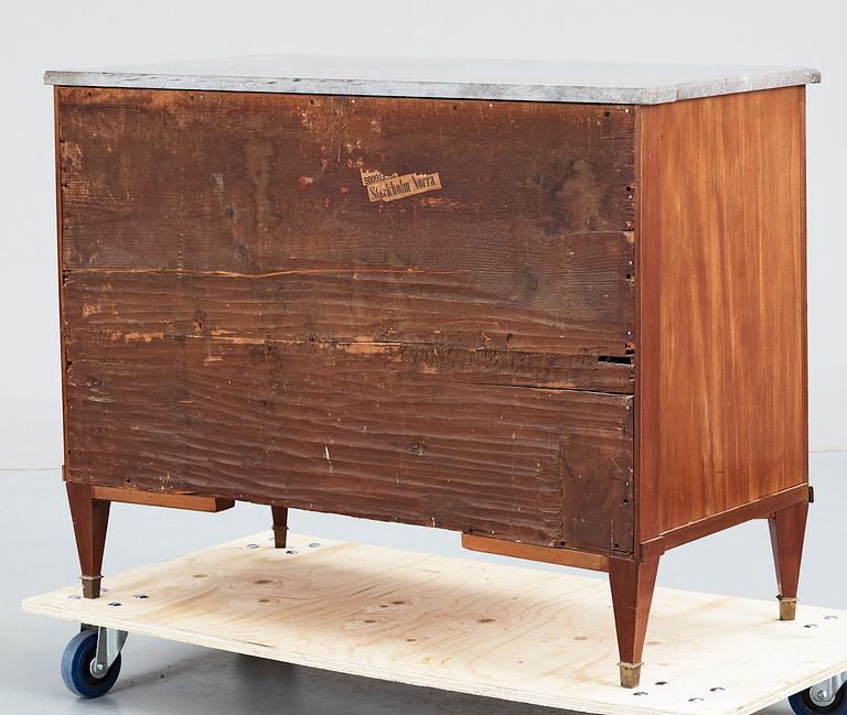 BYRÅ, sengustaviansk stil, 1800-tal.