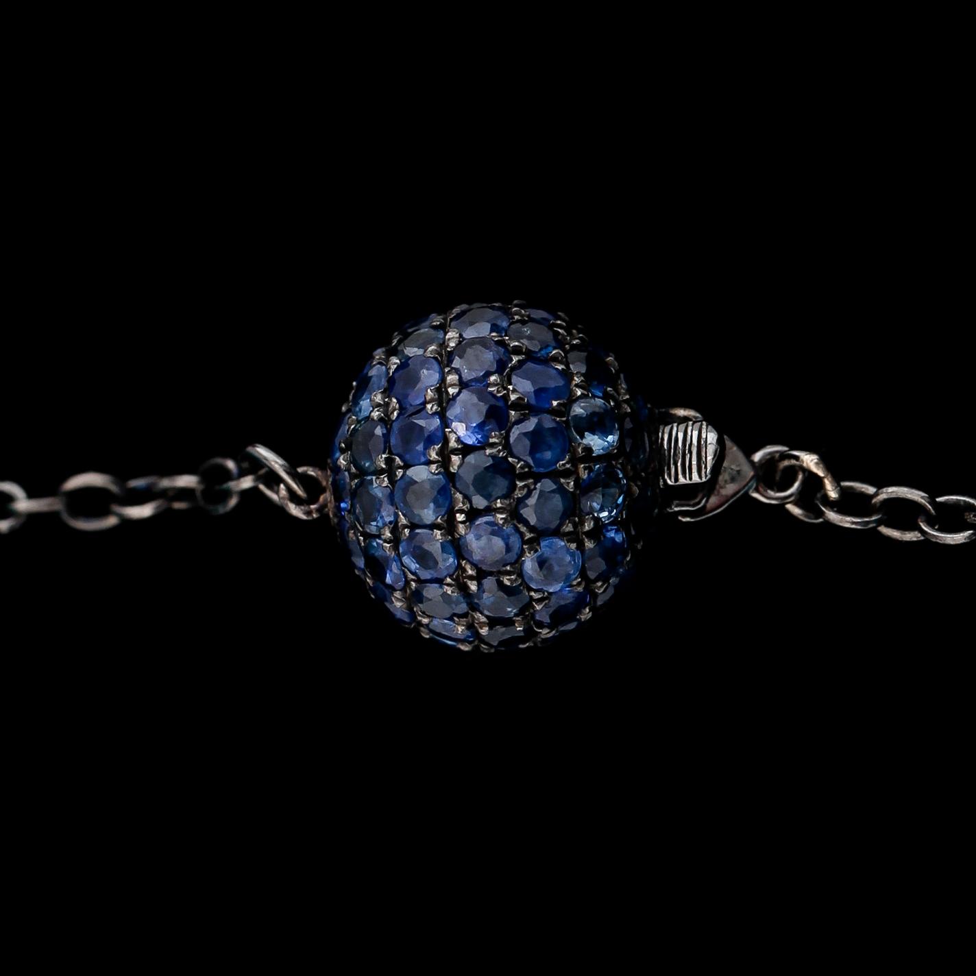 COLLIER, 14K rhodierat guld/svärtat silver, blå safirer samt grönblå kalcedoner.
