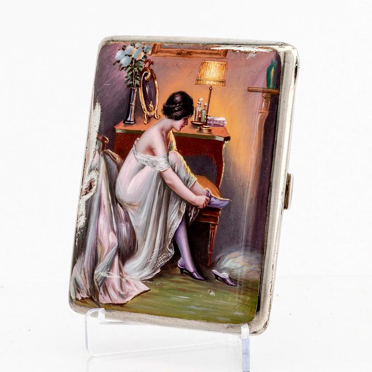 An early 1900s silver and enamel cigarette case, weight 162 grams.