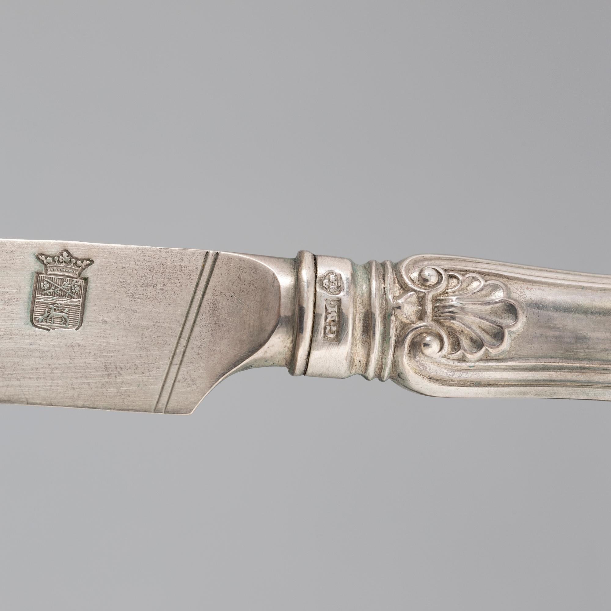 Gustaf Möllenborg, fruktknivar, 12 st, silver, Stockholm 1848, med Sandströmers vapen.