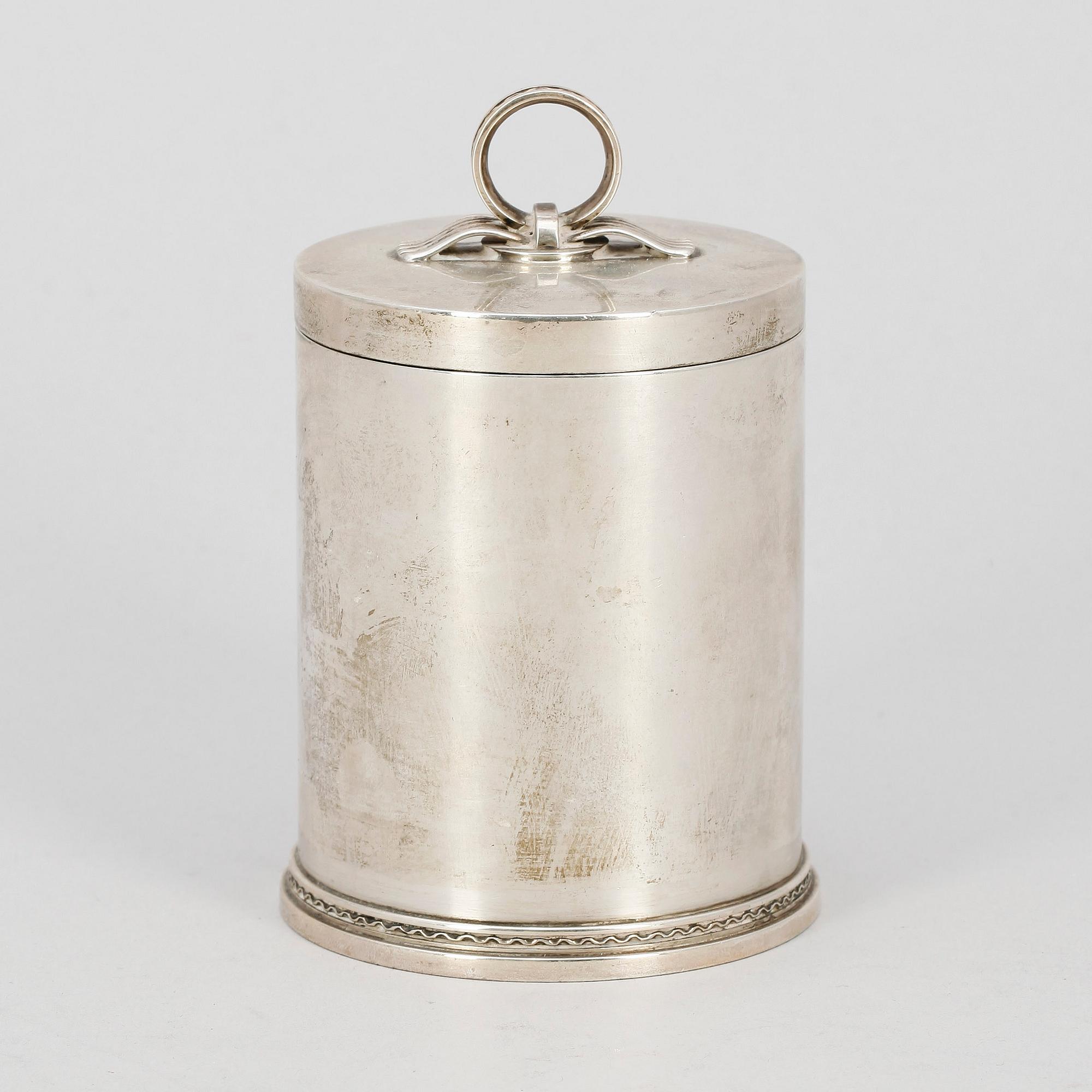 TOBAKSBURK, silver, Borgila, Stockholm, 1941. Tot vikt ca 258 g.