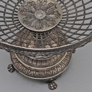 GALLERSKÅL PÅ FOT, silver, Carl Petter Lampa, Stockholm, 1828. Vikt 560 g.