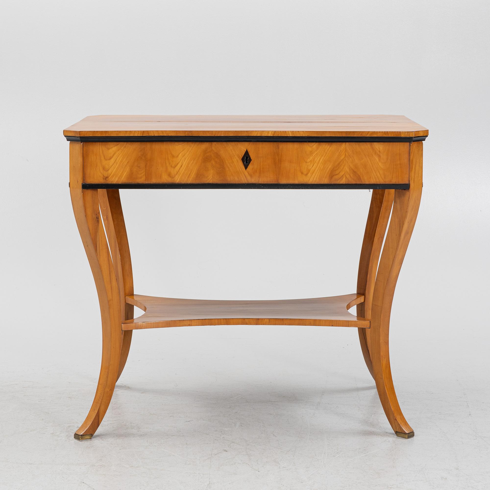 Toilettebord, 1800-talets mitt.