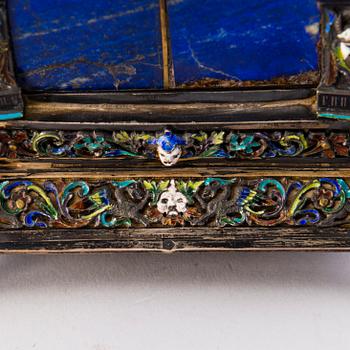 BORDSUR, silver, emalj och lapis lazuli, troligen Hermann Böhm, Wien, Österrike, 1800-talets senare hälft.