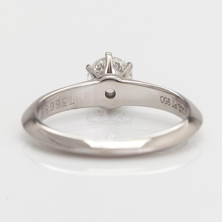 Tiffany & Co, a platinum ring with brilliant-cut diamond approx. 0.45 ct according to engraving.