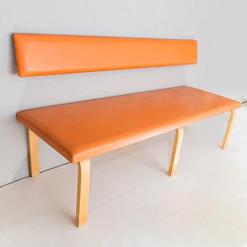 An Alvar Aalto bench/sofa model 168 produced by Artek 1960/70:s.