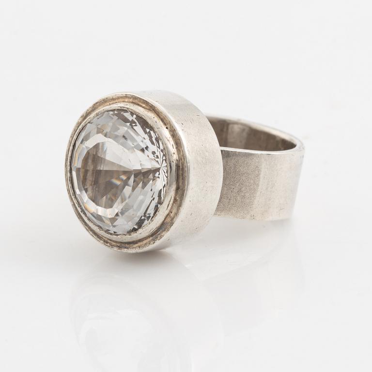 Anders Högberg, Ring, sterlingsilver med bergkristall.