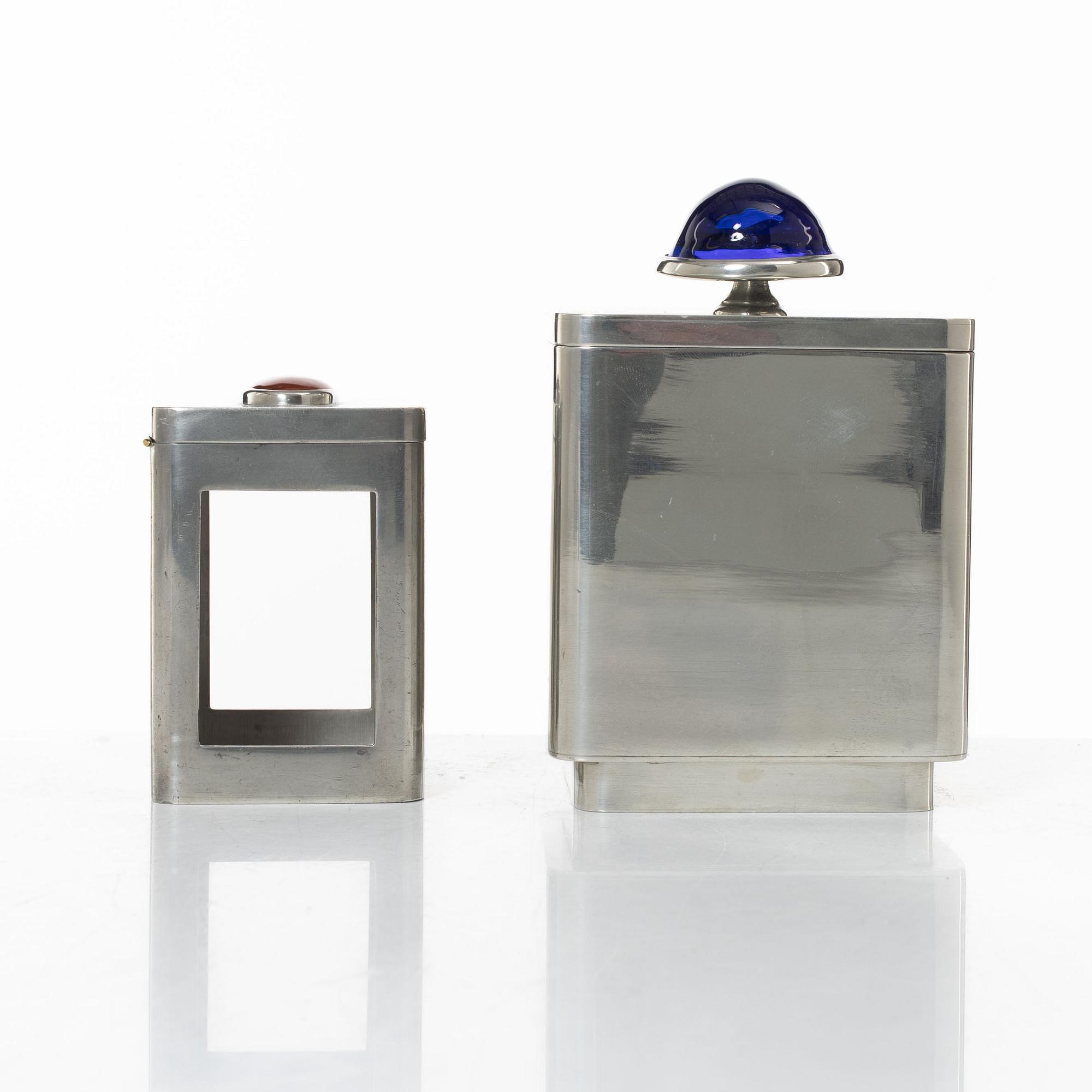 Firma Svenskt Tenn, burkar med lock, två stycken, tenn, Stockholm, 1953 respektive 2013.