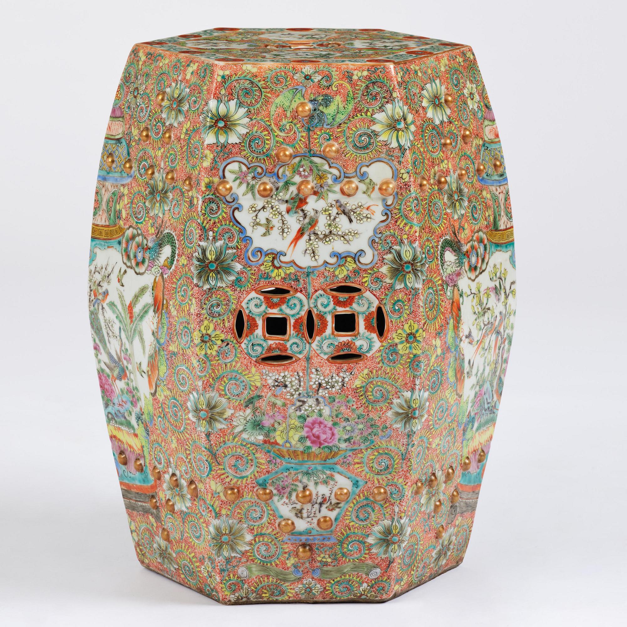A Chinese Canton porcelain garden seat, around 1900.