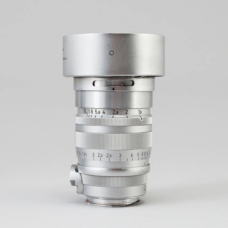 A chrome Leica Summarex f=8,5 cm 1:1,5 lens no 1008826 designed by av Max Berek, Ernst Leitz, Wetzlar . 1943-1960.