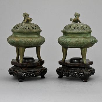 RÖKELSEKAR, ett par, orientaliska, 1900-tal.