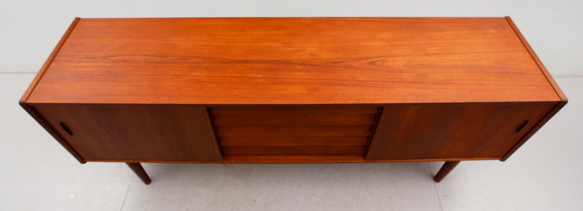 SIDEBOARD, "Trio", Nils Johnsson, Troeds, Bra Bohag, Bjärnum, 1900-talets andra hälft.