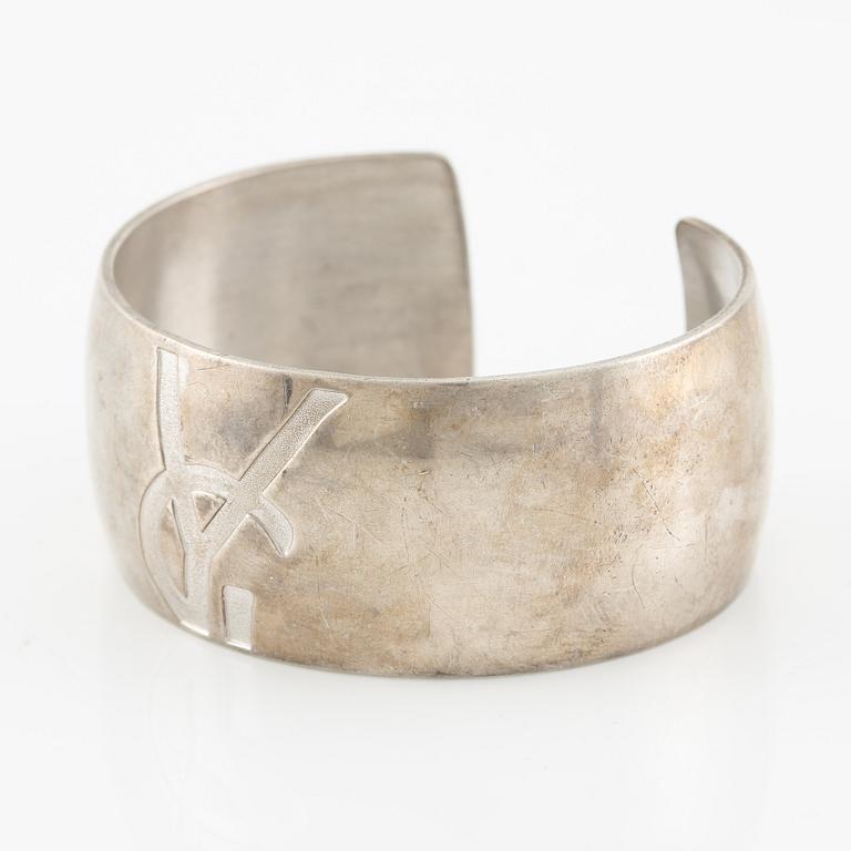 Yves Saint Laurent, armring och hänge, silver.