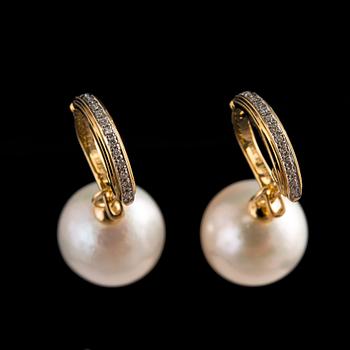 A PAIR OF EARRINGS,south sea perls 12,5 mm. Brilliant cut  diamonds c. 0.24 ct. 18K gold. Length 2,5 cm.