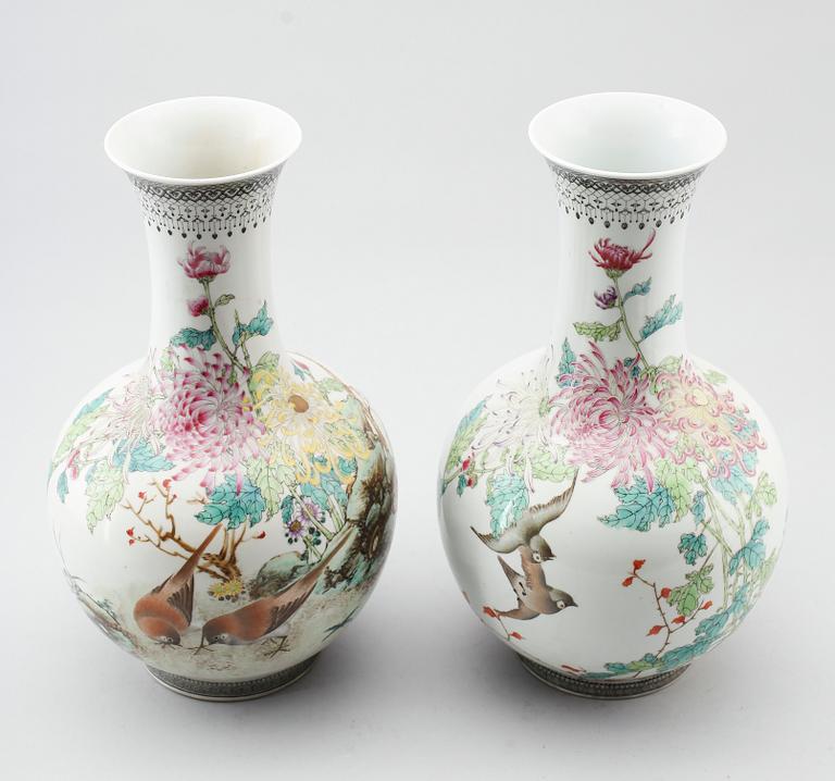 VASER, 1 par, porslin, Kina, 1900-tal.