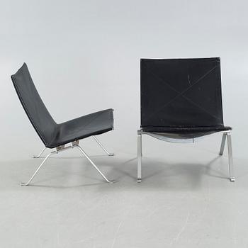 A pair of "PK22" chairs, designed by Poul Kjaerholm, made by Fritz Hansen in 1989.
