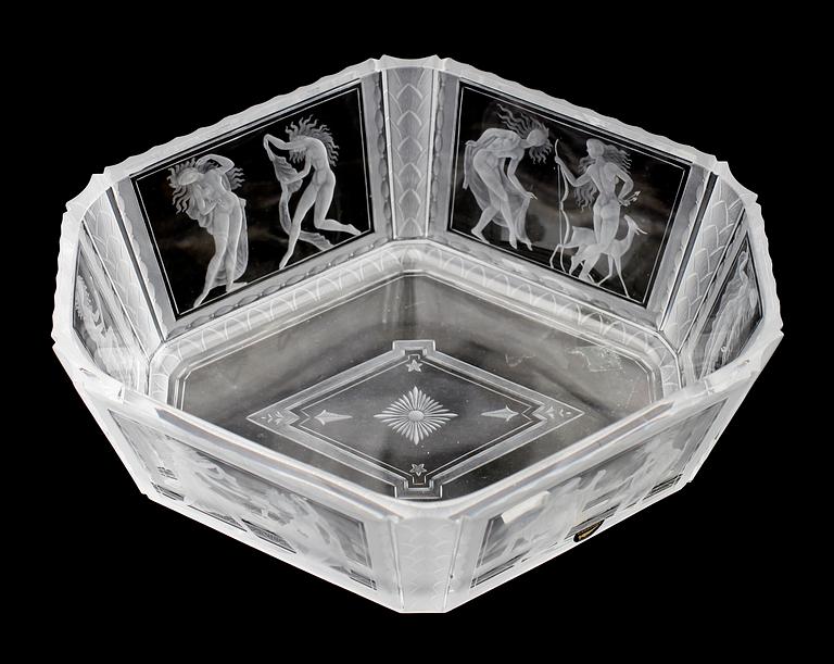 A Simon Gate engraved glass bowl, Orrefors 1963.