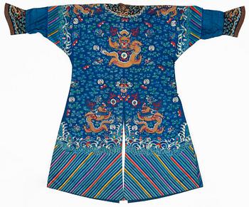 A Chinese embrodiered coat, late Qing dynasty, circa 1900.