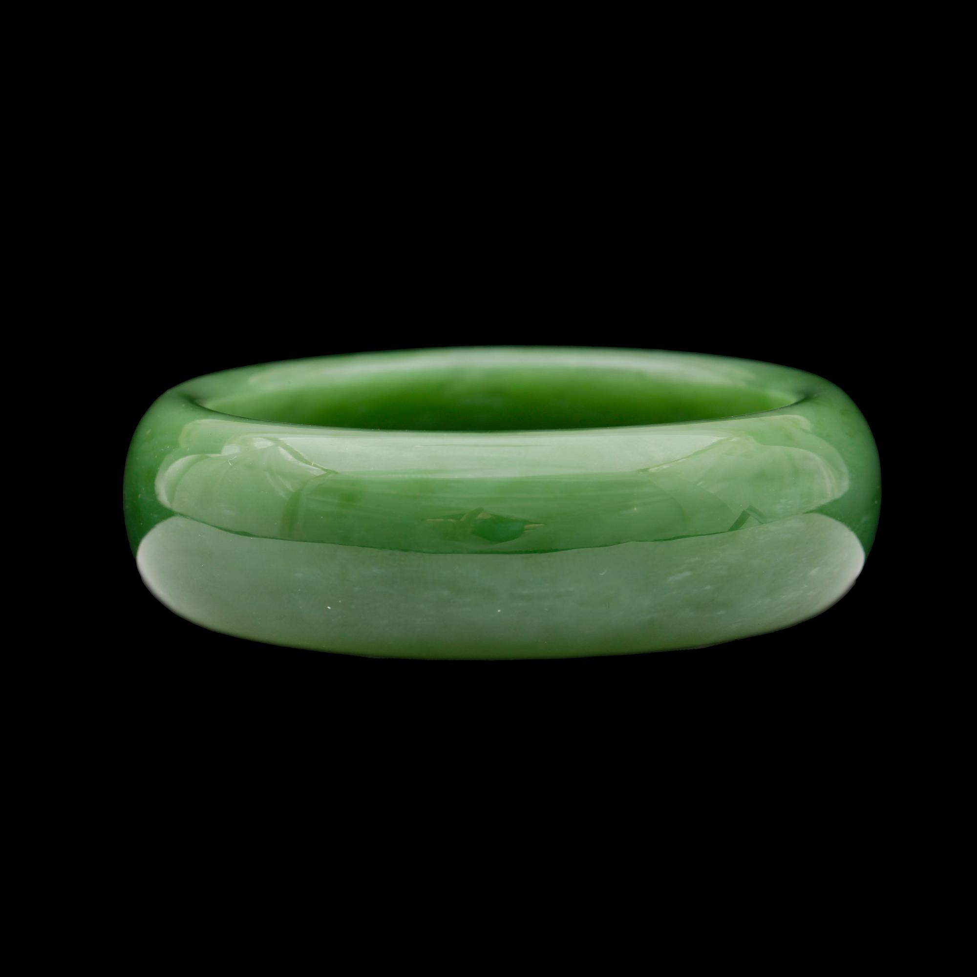 ARMRING, nefrit, 1900/2000-tal. Vikt ca101g.
