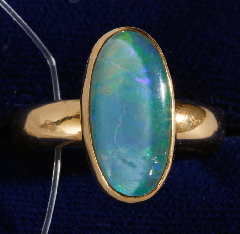 RING, 18k guld med opal. WA Bolin.
