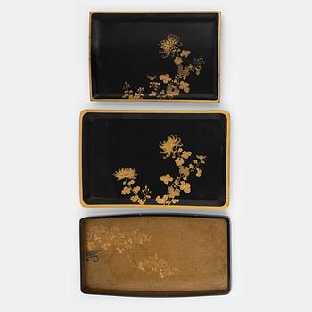 A set of three Japanese lacquer trays, early 20th Century.