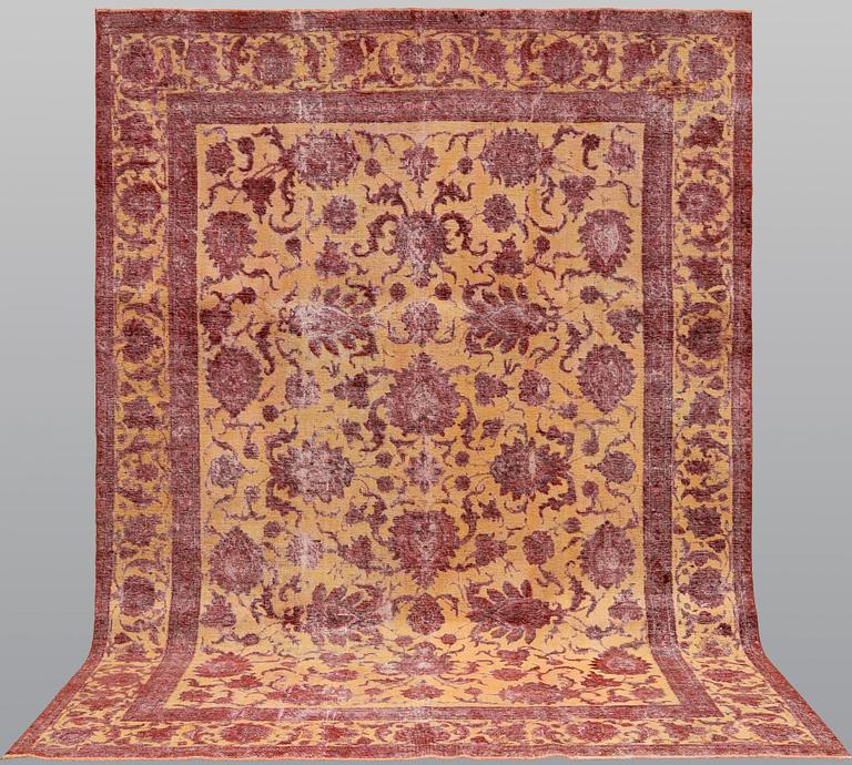 An Oriental carpet, ca 340  x 244 cm.