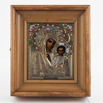 Ikon, med oklad i förgyllt silver och emalj, Ryssland 1896-1908.