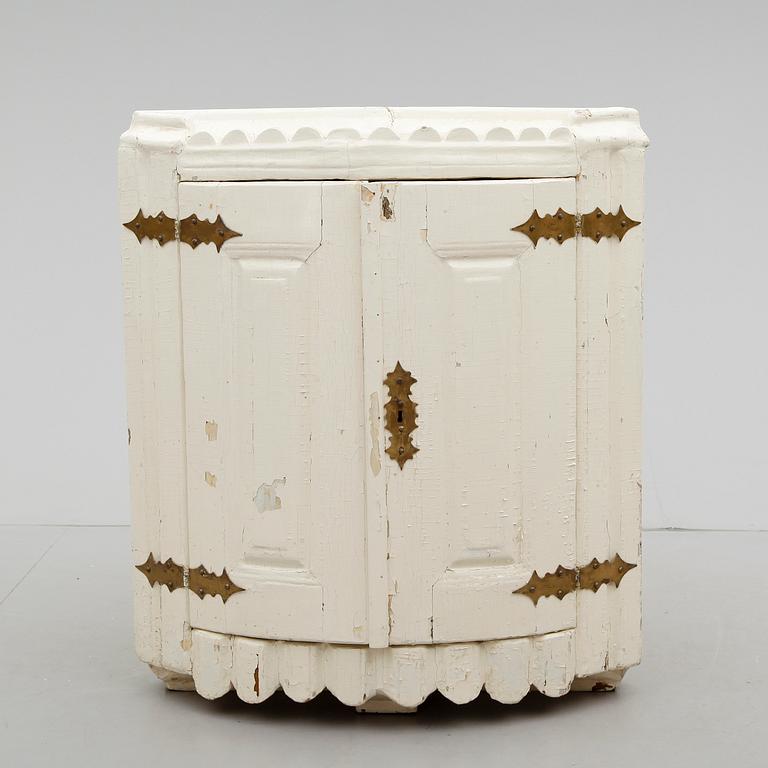 HÖRNSKÅP, barock, 1700-tal.