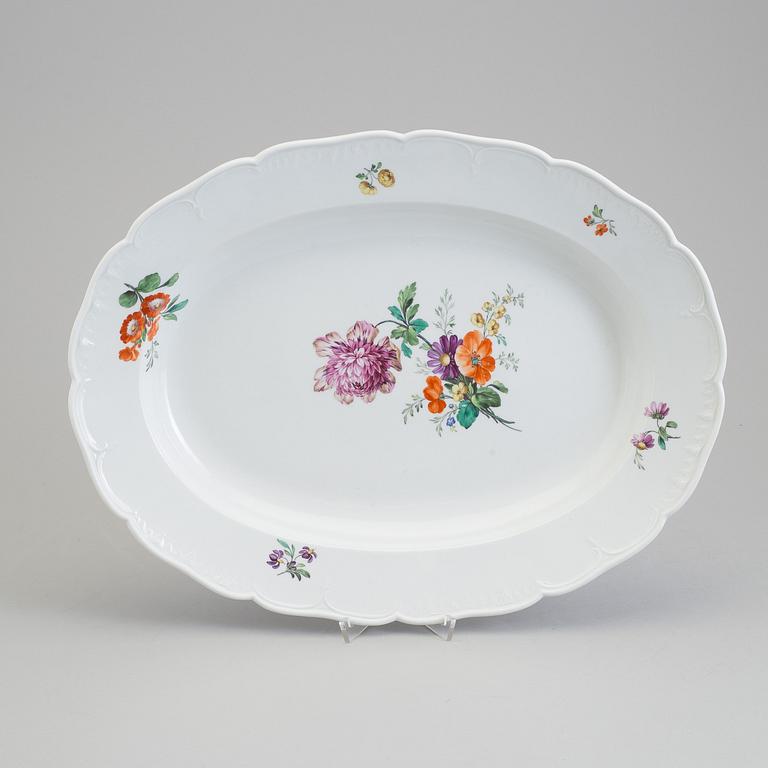 A porcelain serving platter, Berlin, 19th century.