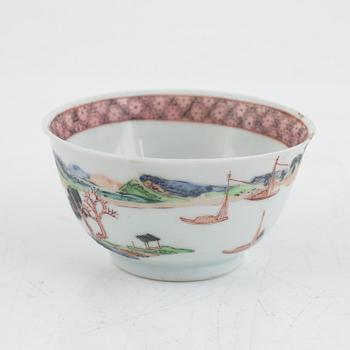 Two porcelain cups, China and Japan, 18th and 20th century.