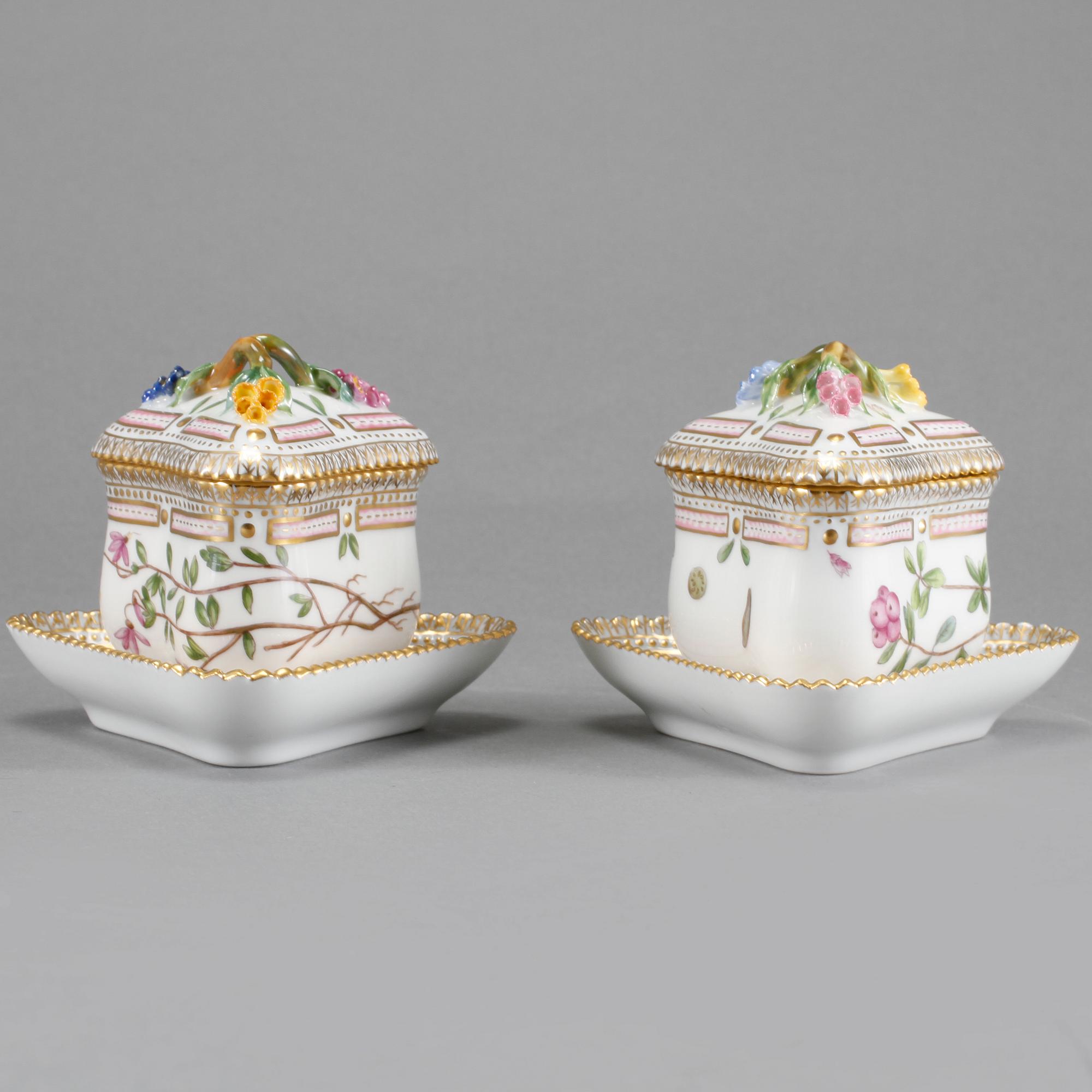CRÈMEKOPPAR, ett par, porslin, "Flora Danica", Royal Copenhagen, 1900-tal.