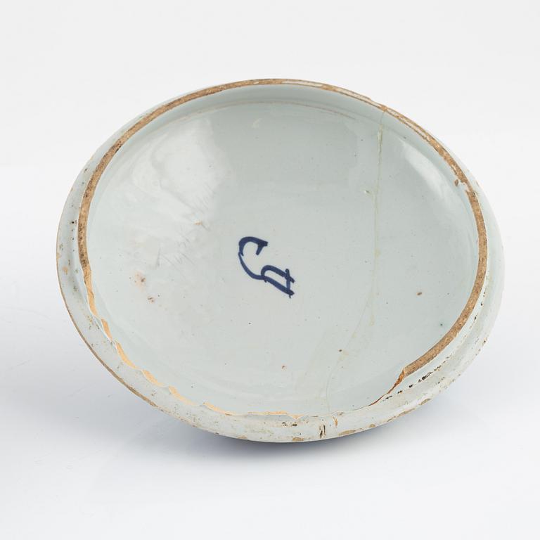 A faiance tureen s.k. kallskålskål, 18th Century.