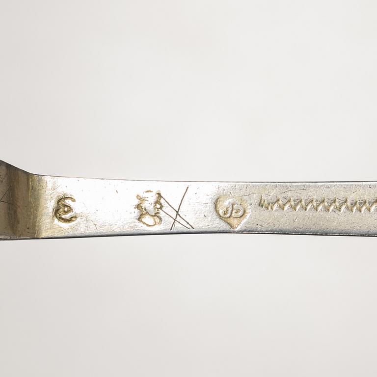 Råttsvanssked samt matsked, silver, Stockholm, 1700-talets första hälft.