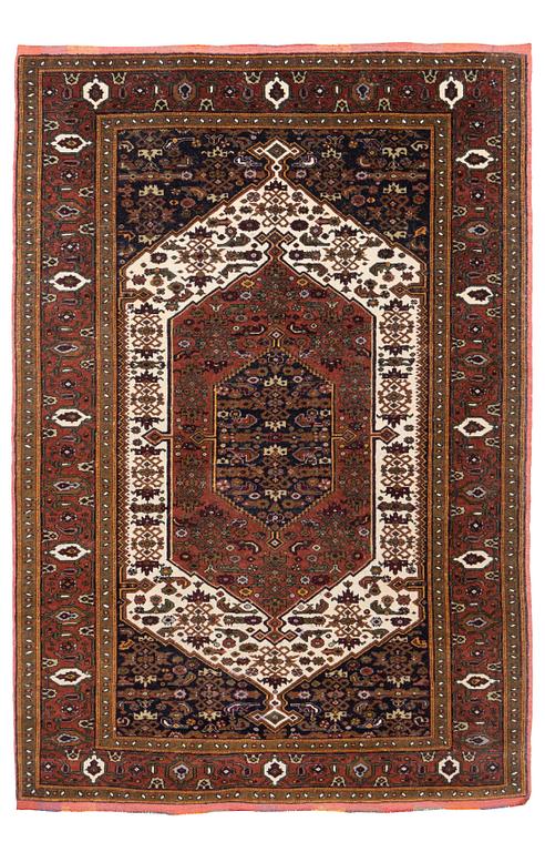 A semi-antique Senneh rug, c. 190 x 128 cm (including the flat weave).