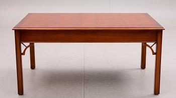 SOFFBORD, engelsk stil, körsbärsfanér. 1900-talets andra hälft.