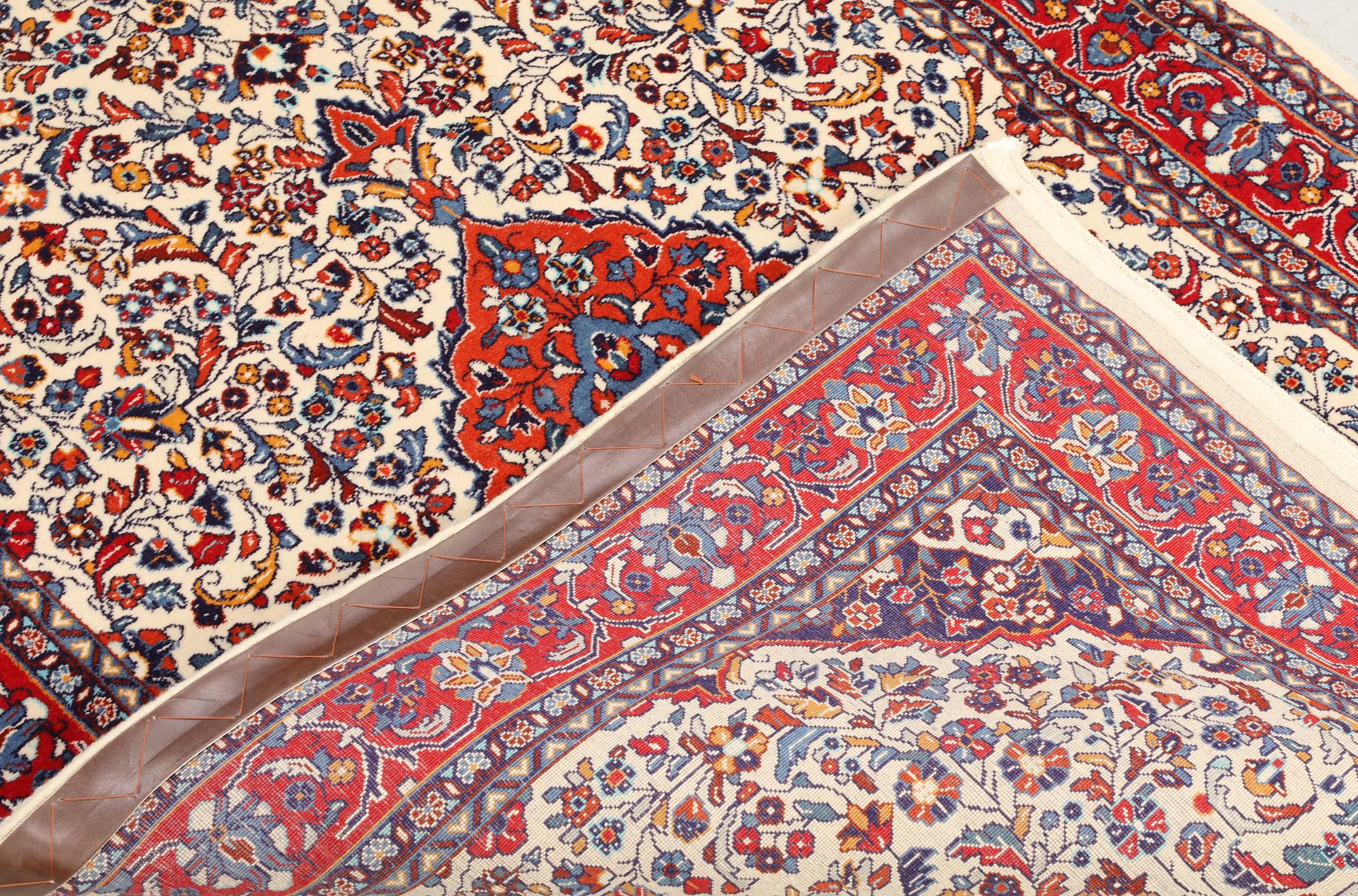 A Sarouk rug, approx. 152 x 105 cm.