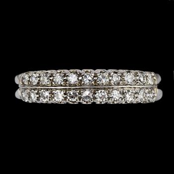 RING, 18k vitguld med 22 briljantslipade diamanter, tot ca 0.50 ct. Vikt 4 g.