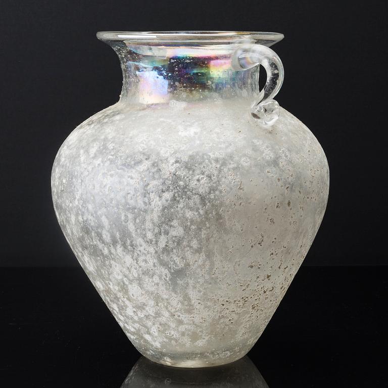 AN ARCHIMEDE SEGUSO "SCAVO BIANCO" VASE, MURANO.