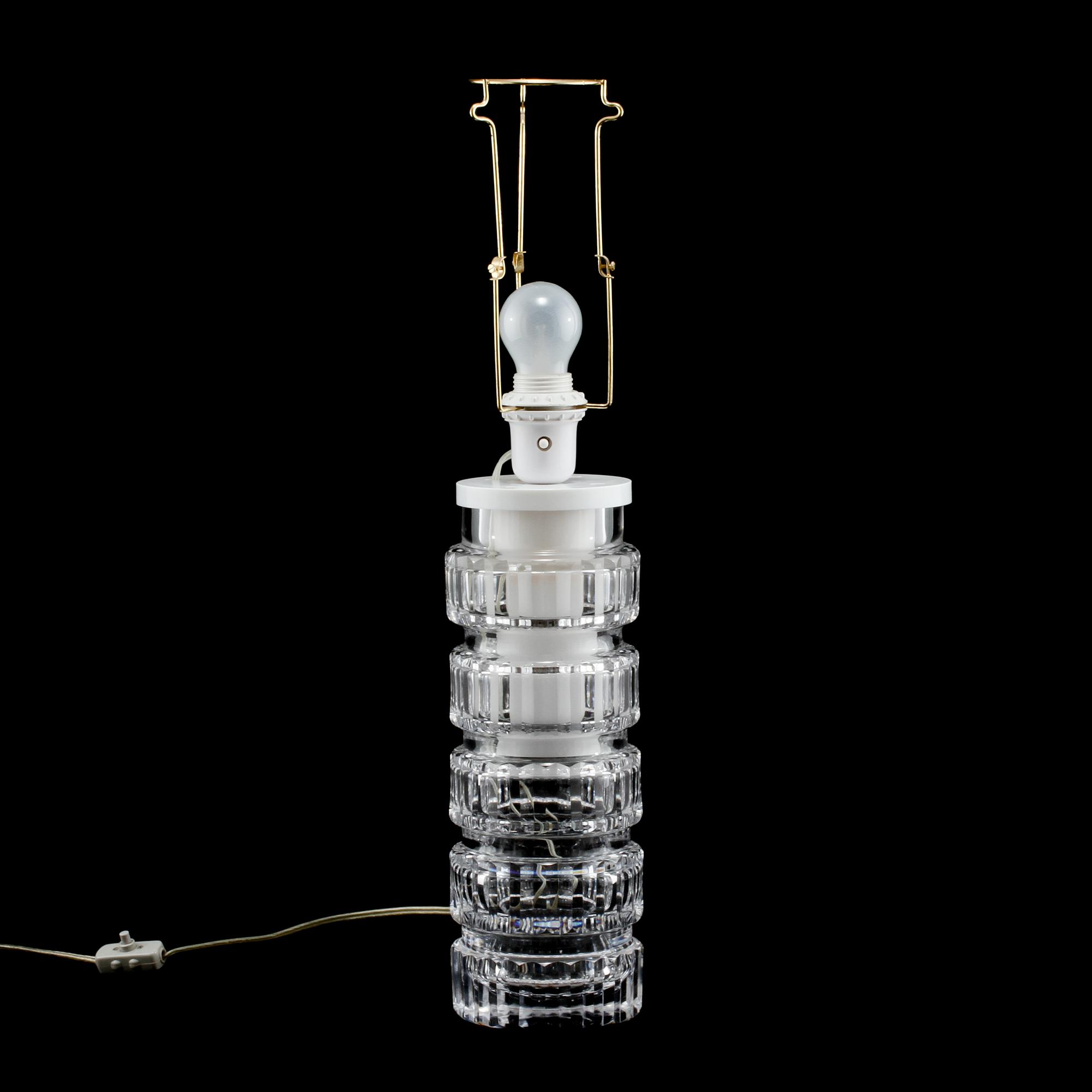 BORDSLAMPA, Vicke Lindstrand, Kosta, signerad och numrerad 11108, omkring 1900-talets mitt.