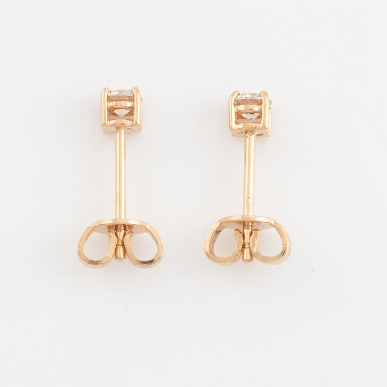 Brilliant cut diamond stud earrings, total ca 0,38 ct.