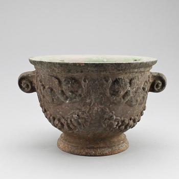 TRÄDGÅRDSURNA, gjutjärn, 1900-talets första hälft.