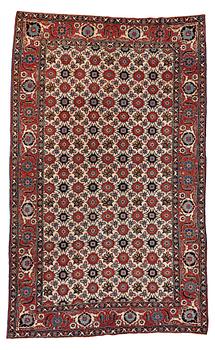 A carpet, semi-antique Veramin, ca 317-323 x 196-200 cm.