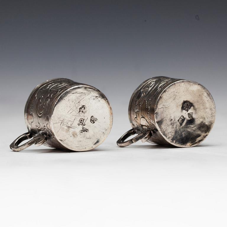 VODKAKOPPAR, 2 st, silver, Ryssland, kontrollmästare bl.a. Fedor Petrov, Moskva 1770-tal.