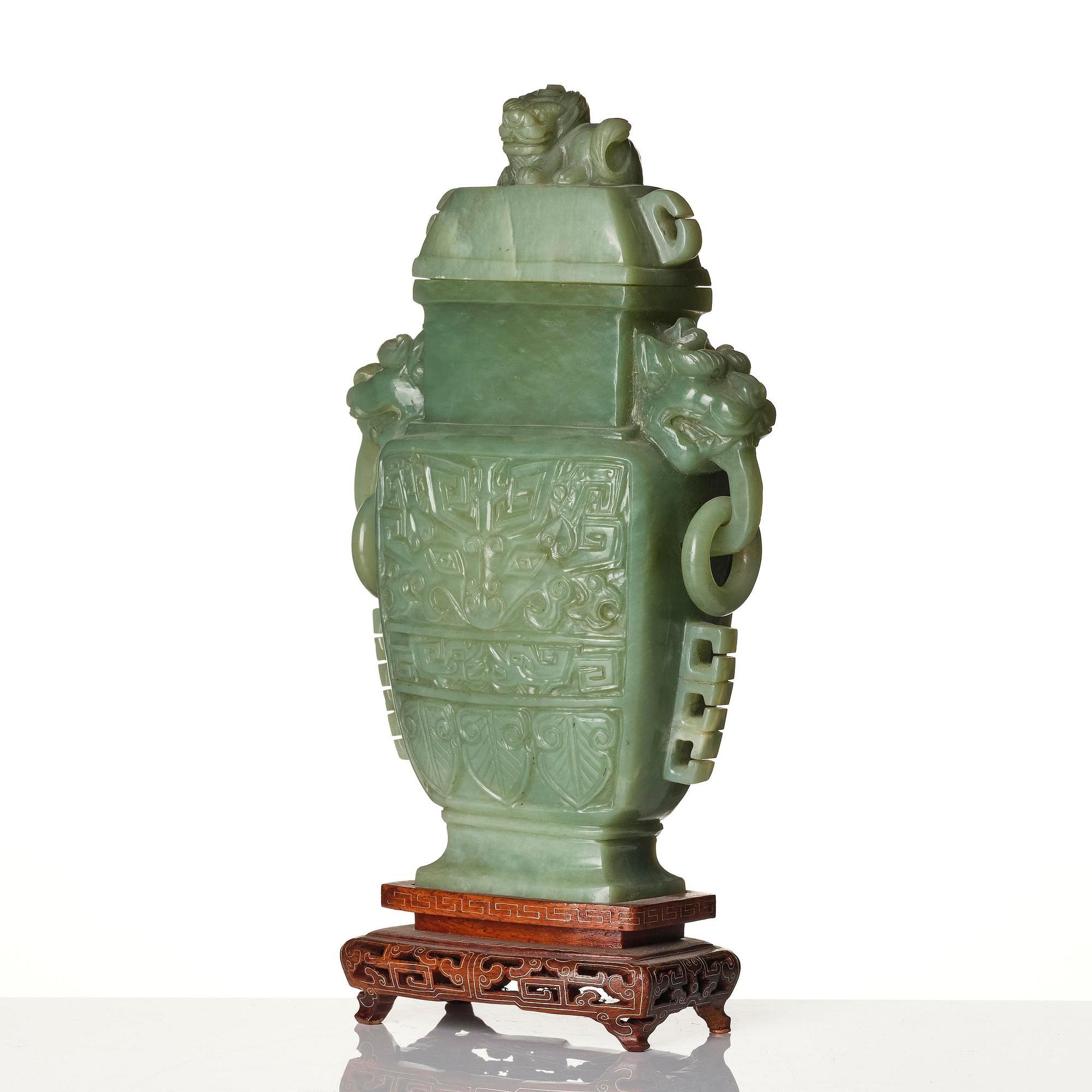 A Chinese archaistic bowenite vase with cover, Republic/20th century.