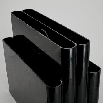 TIDNINGSSTÄLL, plast, Giotto Stoppino, Kartell, Italien.