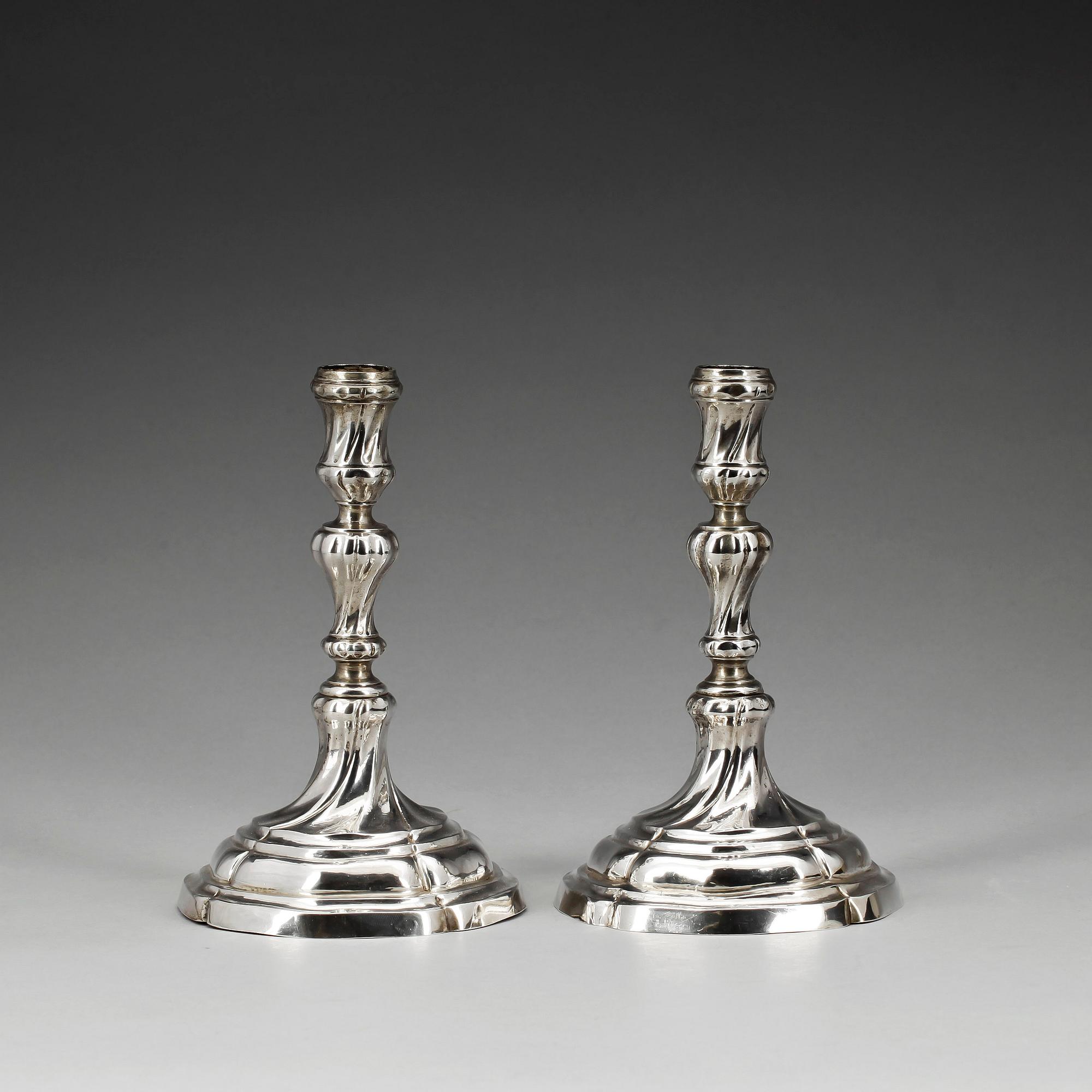 LJUSSTAKAR, silver,  ett par, otydliga stämplar, rokokostil, Europa, trol 1800-tal.