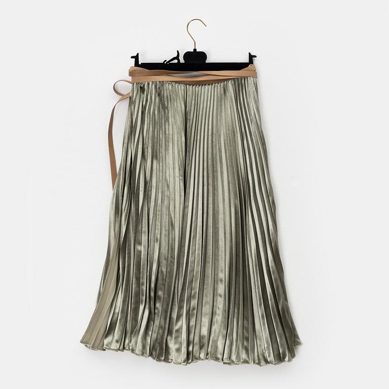 Valentino, a pleated velvet skirt, size 38.