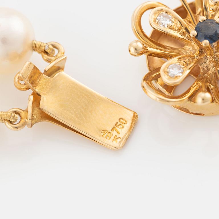 Necklace, double strand of cultured pearls, clasp in 18K gold set with eight-cut diamonds and a sapphire.